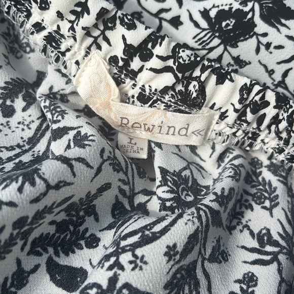 ☀️ Strapless Black and White Floral Romper - Picture 7 of 7